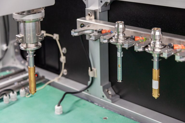 Automated single sample handling combined with optional gripper changing system, Freezing